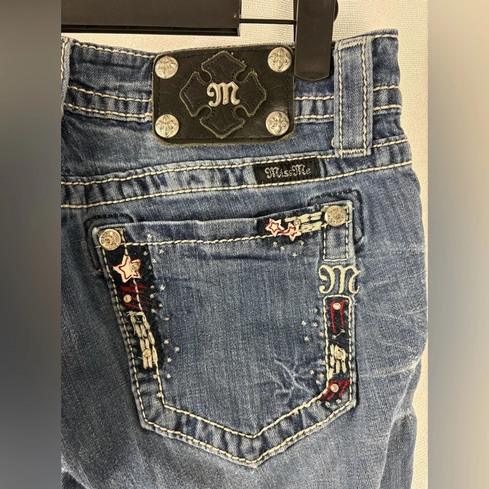 Miss Me | Star Cuffed Capri Jeans Size 28 Low Rise - Picture 7 of 14